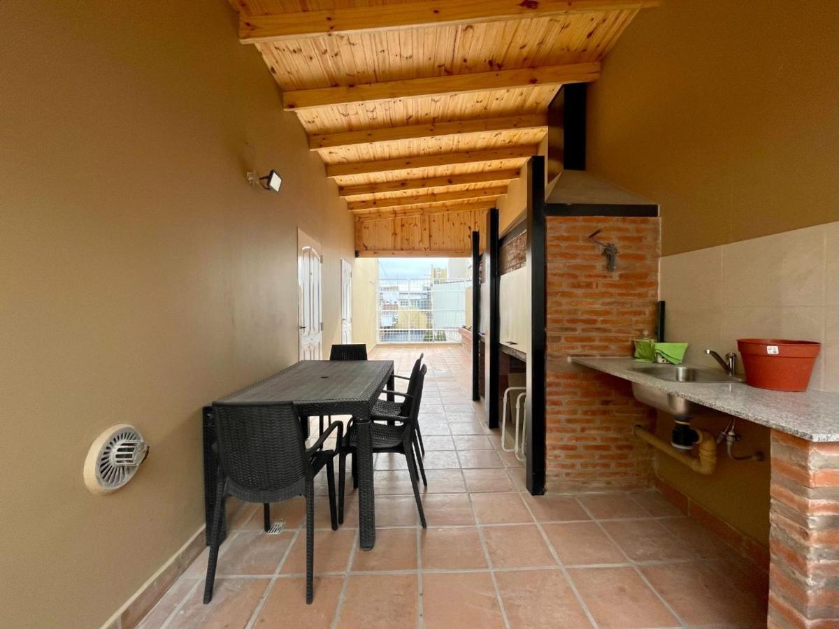 Temporarios Roque S Pena Dto B Apartment Puerto Madryn Exterior photo
